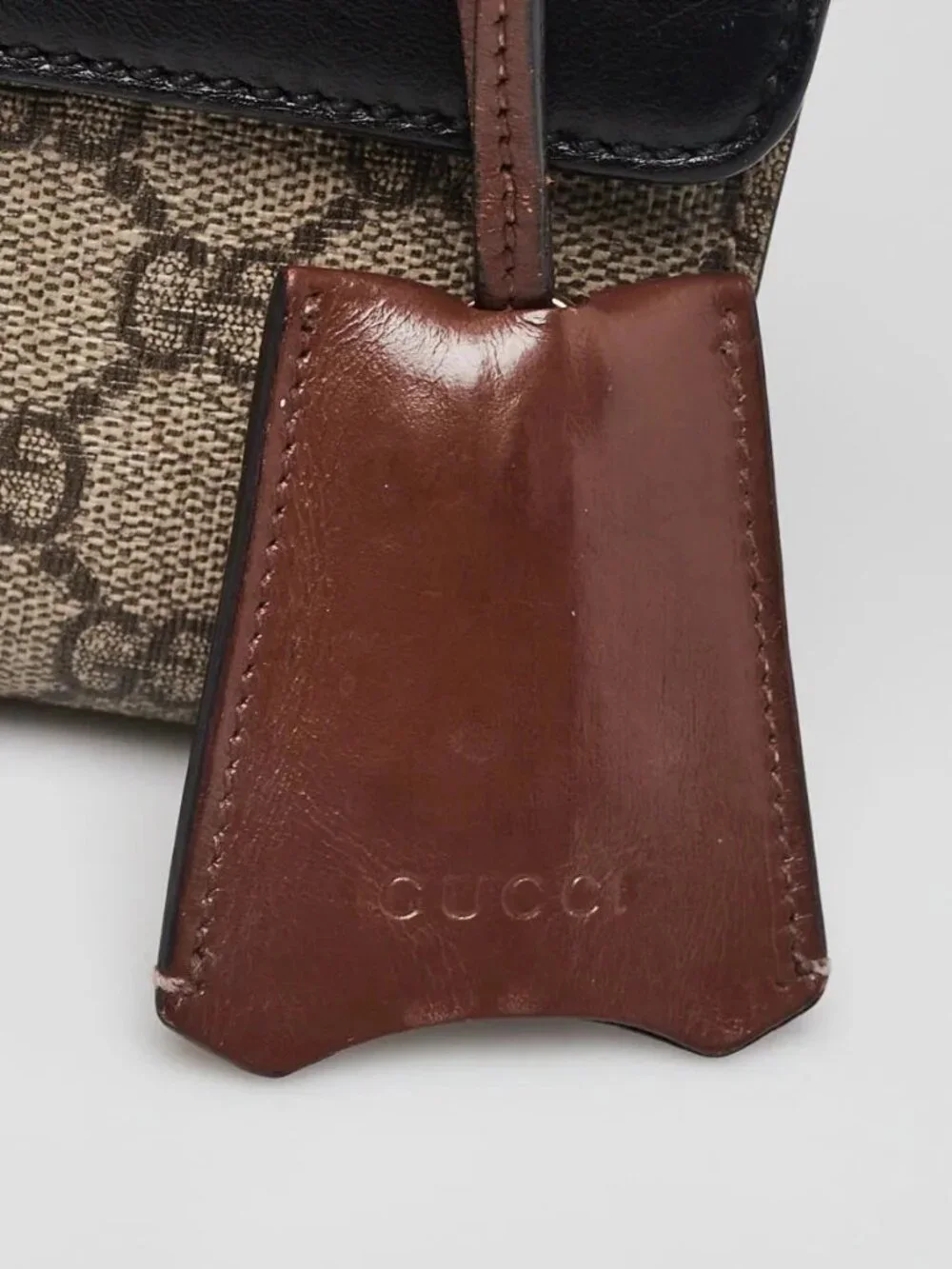 Gucci Beige/Black GG Supreme Coated Canvas Padlock Small Shoulder Bag - Picture 6 of 11